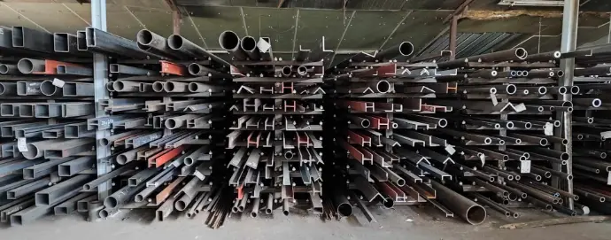 Ijzer profielen op maat gezaagd in Poperinge